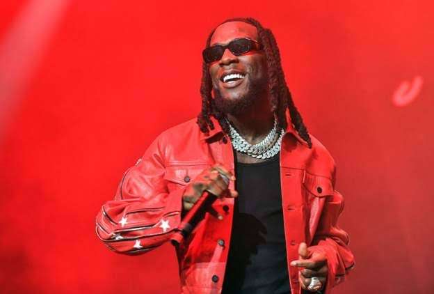 Entertainment: Burna Boy apologizes to fans over late execution - Tundenny Blog 
